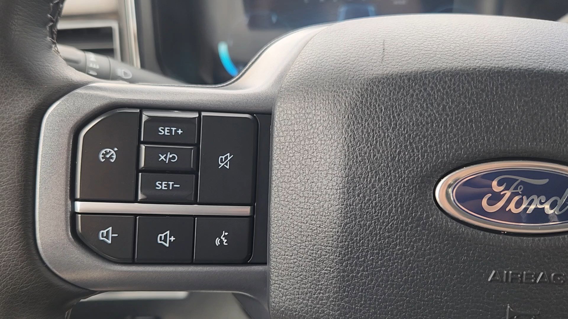 Certified Used 2025 Black Metallic Ford LARIAT image 11