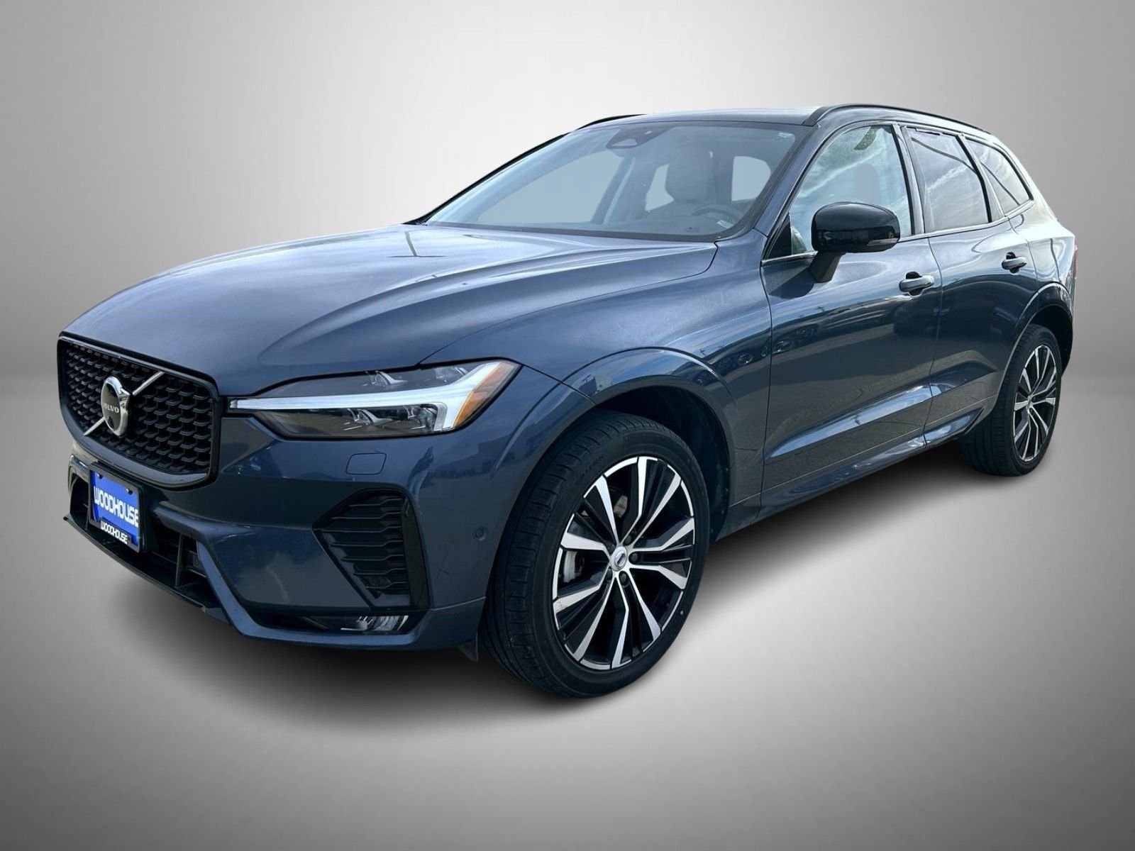 2023 Volvo XC60 B5 Plus Dark Theme AWD's photo