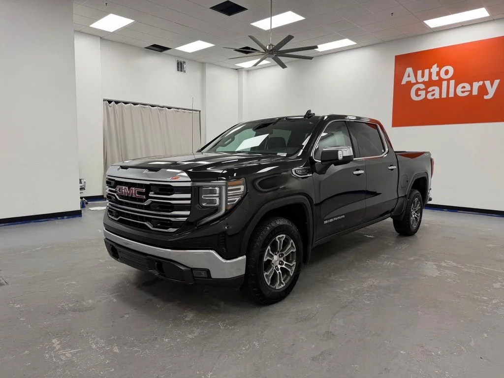 Used 2025 Black GMC SLT image 3