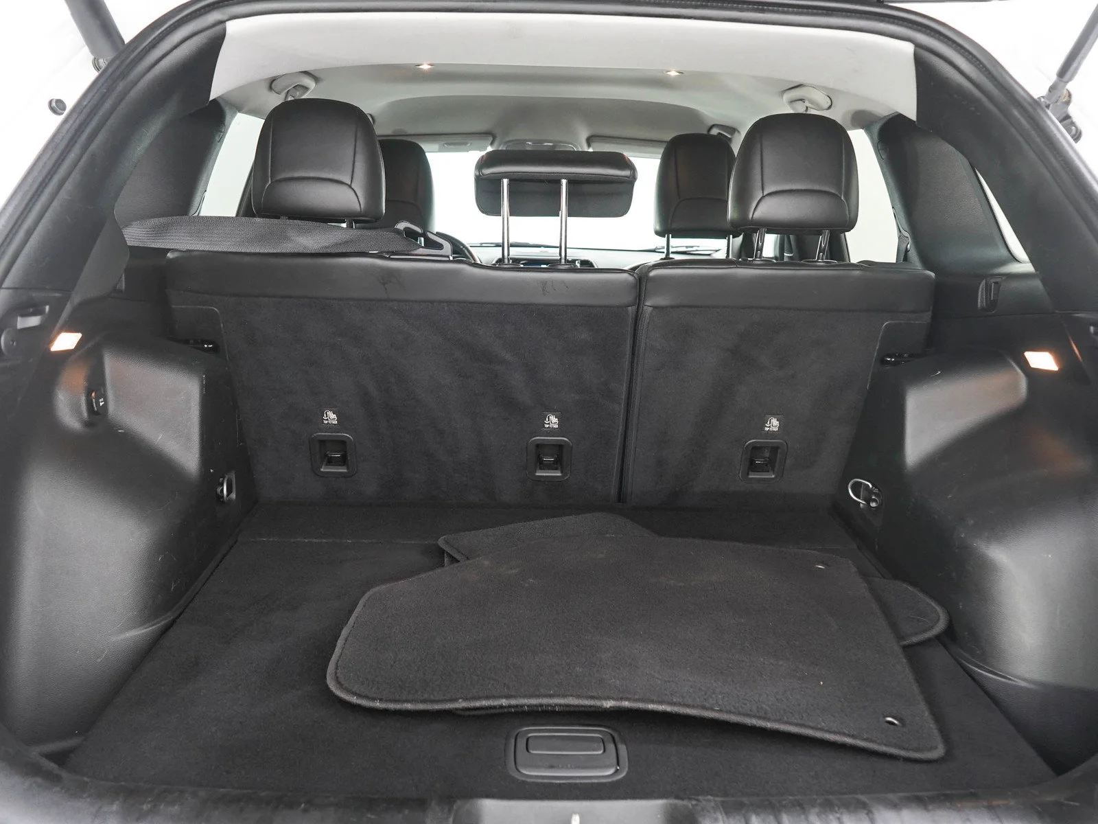 Used 2019 Bright White Clearcoat Jeep Limited image 9
