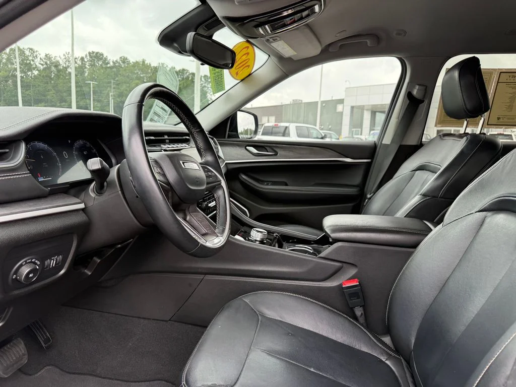 Used 2022 Gray Jeep Limited image 4
