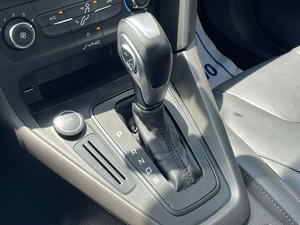Used 2015 Red Ford SE image 30