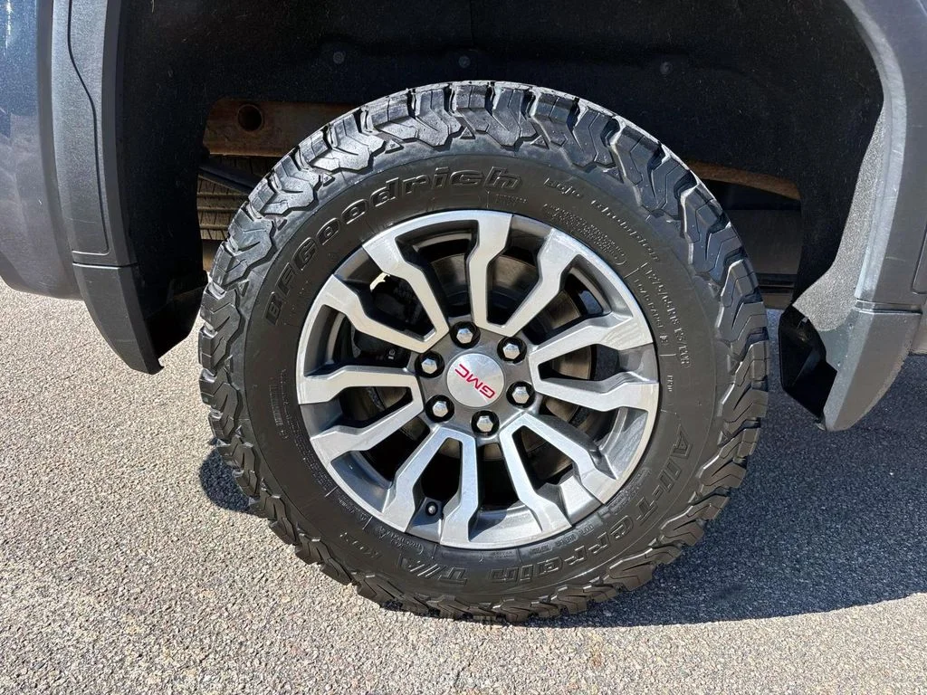 Used 2021 Sky GMC AT4 image 32