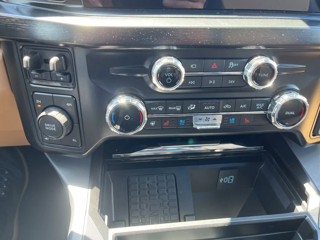 New 2026 Star White Metallic Tri-Coat Ford F-250® Lariat® image 23