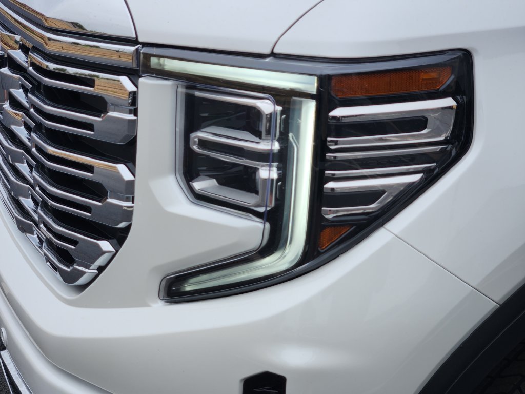 Used 2025 White GMC Denali image 10