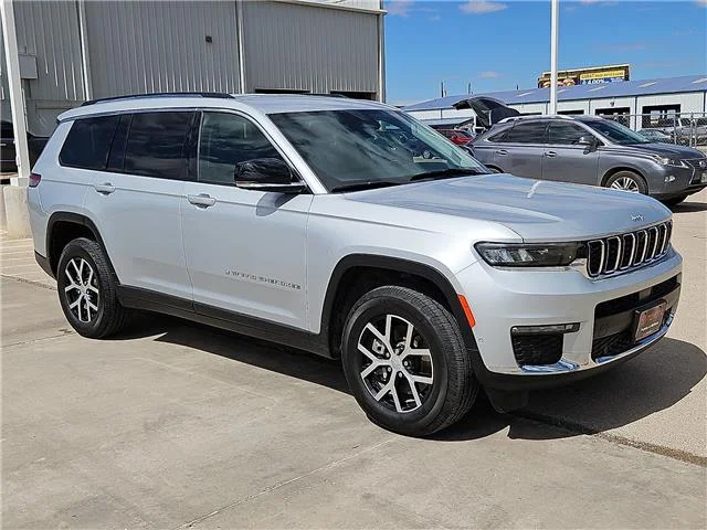 Used 2024 Silver Zynith Jeep Limited 4x4 image 5