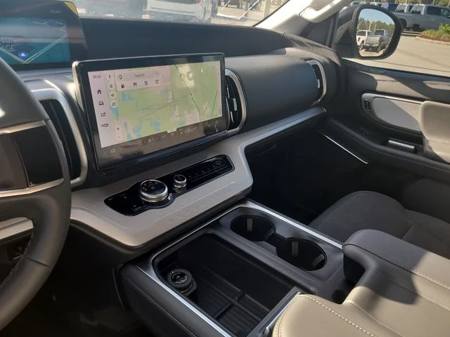 New 2026 Oxford White Ford Active image 24