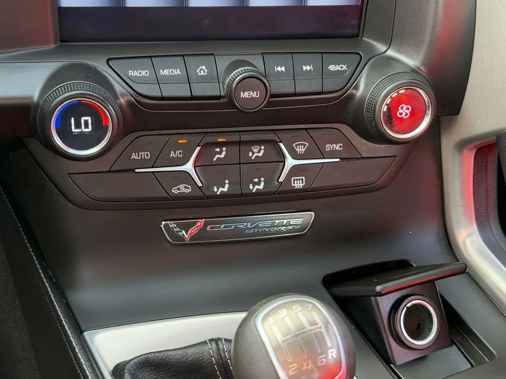 Used 2019 White Chevrolet Stingray image 18