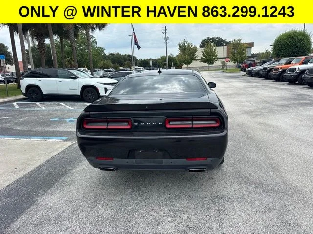 Used 2017 Black Dodge SXT image 3