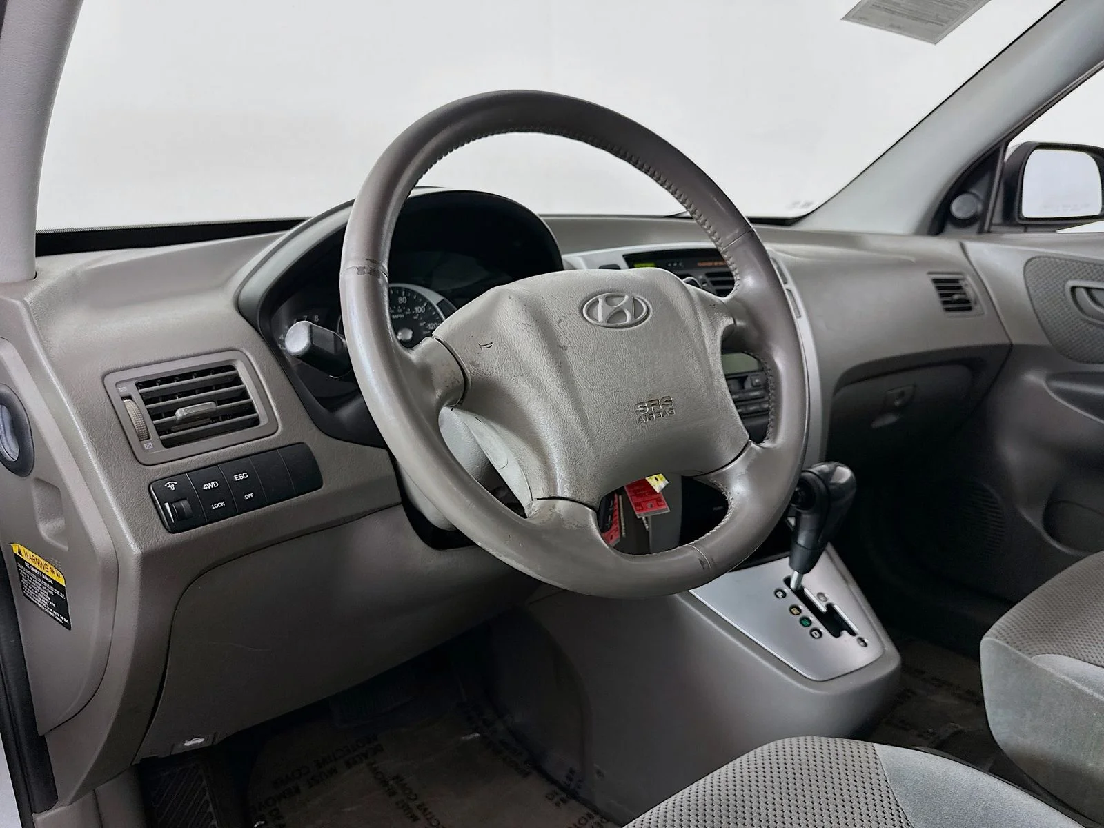 Used 2008 Silver Hyundai SE image 12