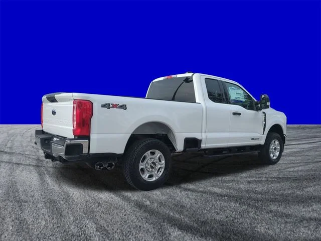 New 2026 Oxford White Ford F-250® XLT image 4