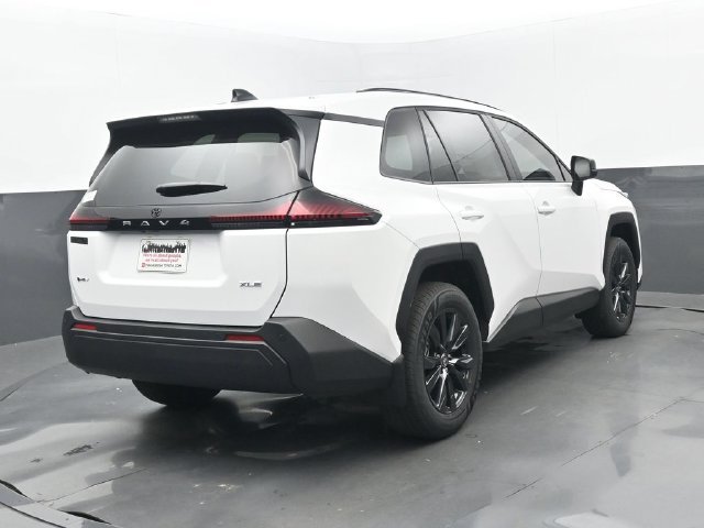 New 2026 Ice Cap Toyota XLE Premium image 20