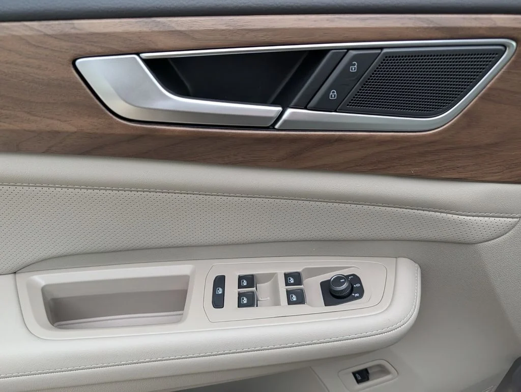 New 2026 Silver Volkswagen 2.0T SE w/Technology image 17