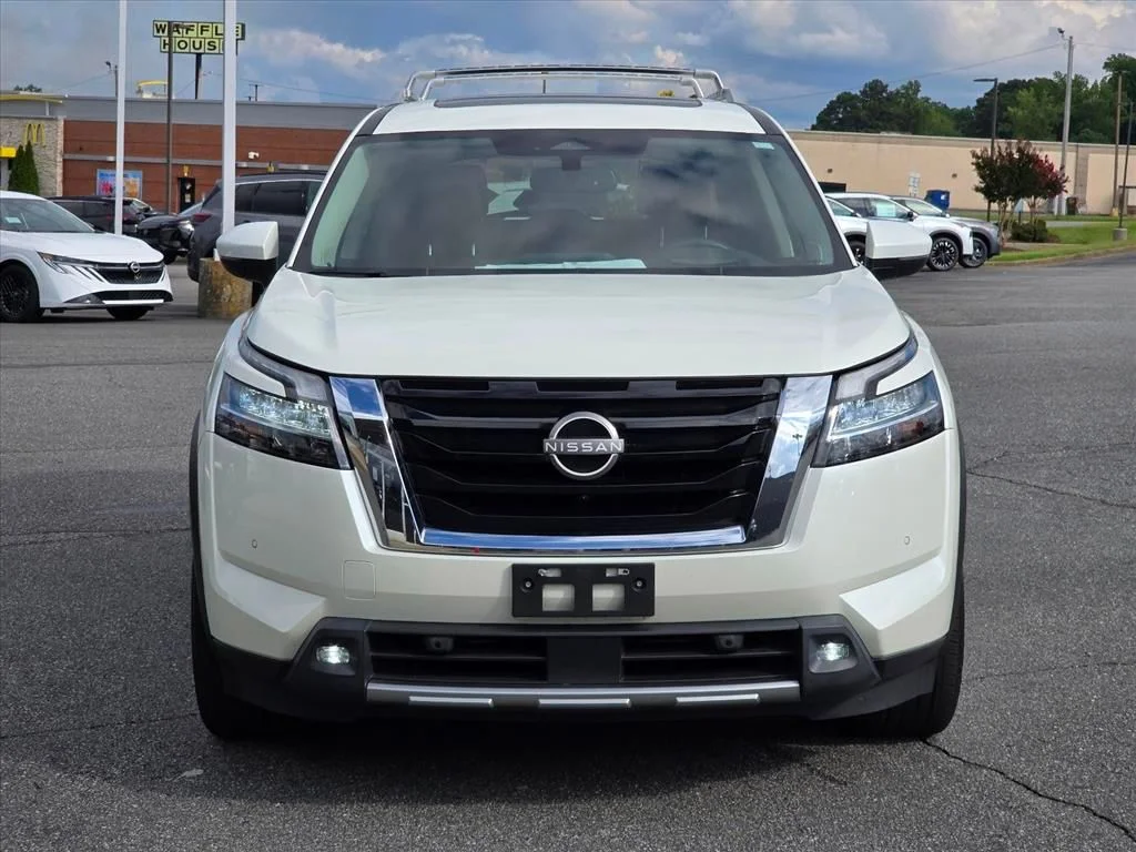 Used 2022 White Nissan Platinum image 22