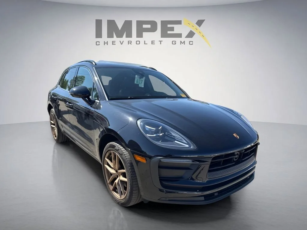 Used 2023  Porsche  image 4