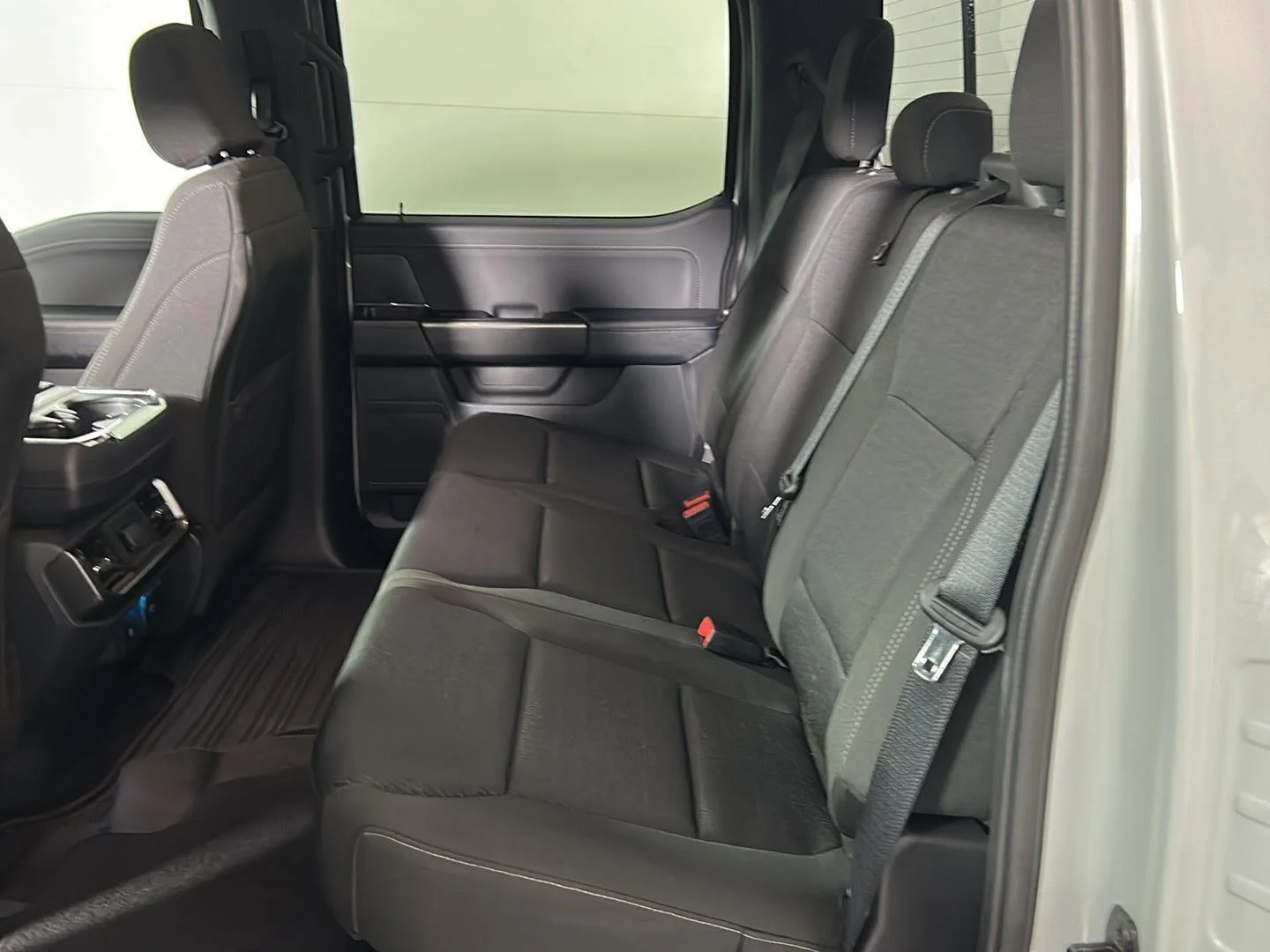 Used 2023 Avalanche Gray Ford XLT image 15