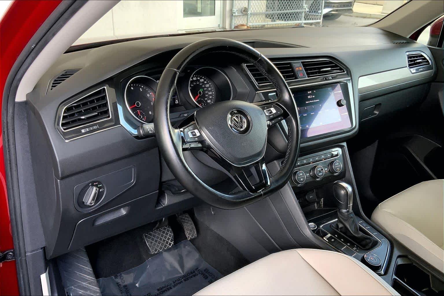 Used 2019 Cardinal Red Metallic Volkswagen SE image 18
