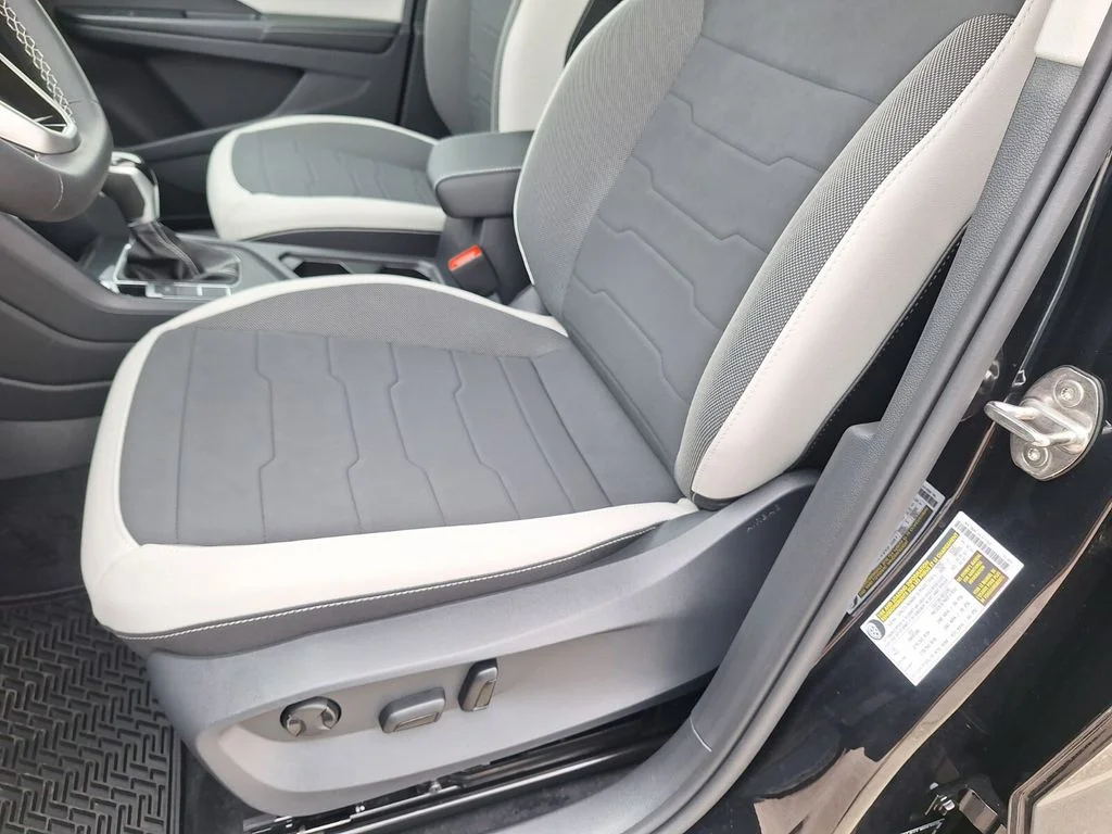New 2026 Black Volkswagen 1.5T SE image 10
