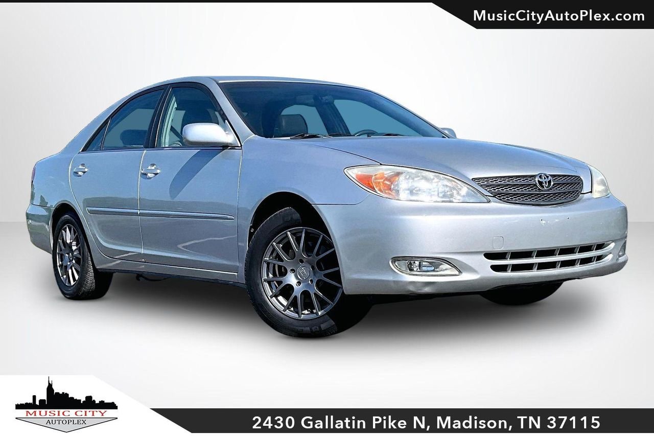 Used 2003 Lunar Mist Toyota XLE V6 image 1
