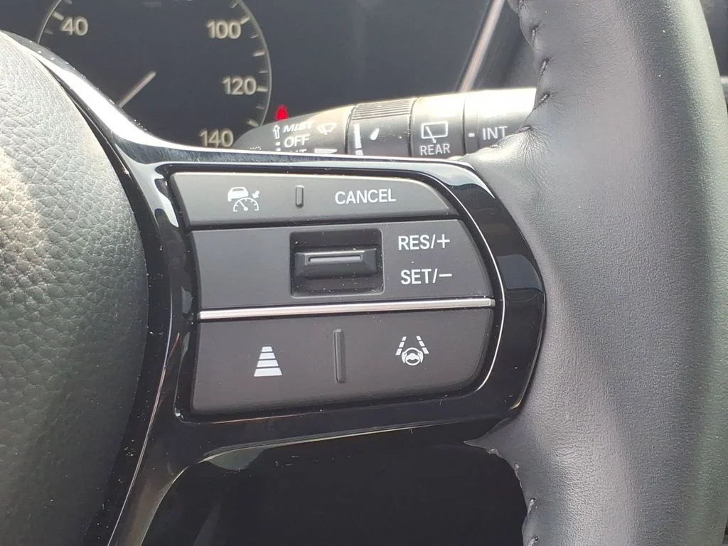 Used 2024 White Honda EX-L image 32