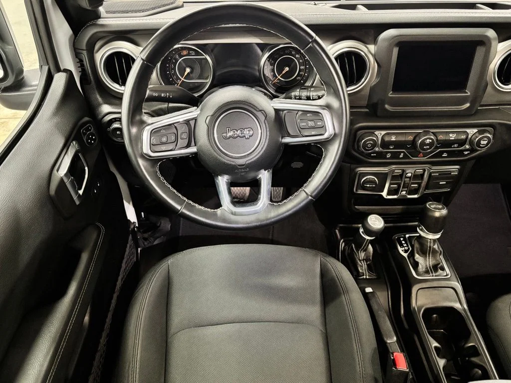Used 2021 White Jeep Unlimited Sahara image 12