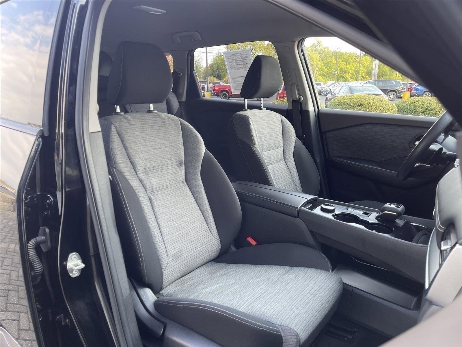 Used 2021 Super Black Nissan SV image 31