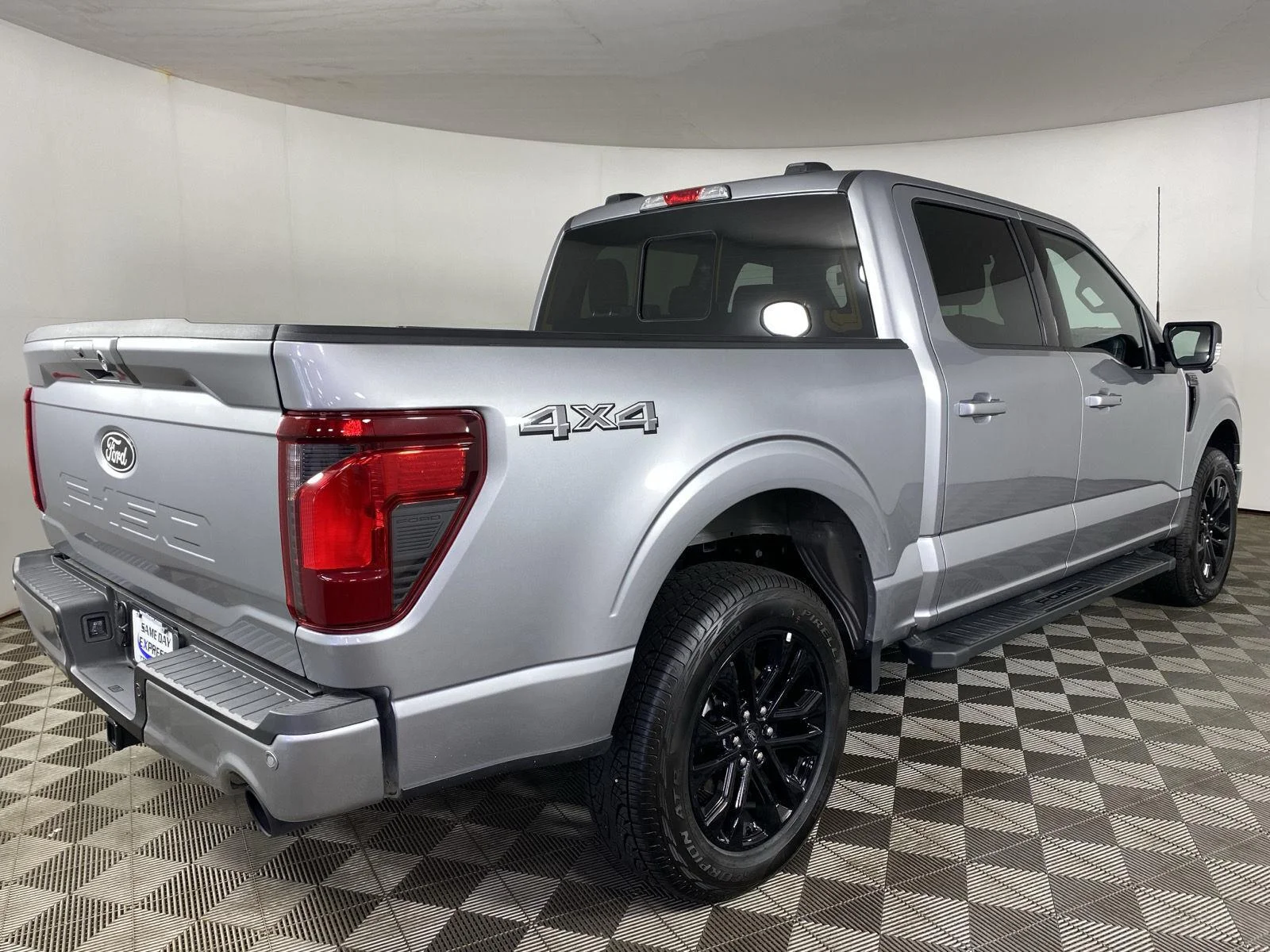 New 2026 Silver Metallic Ford XLT image 7