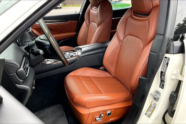 Used 2021  Maserati GranLusso image 18