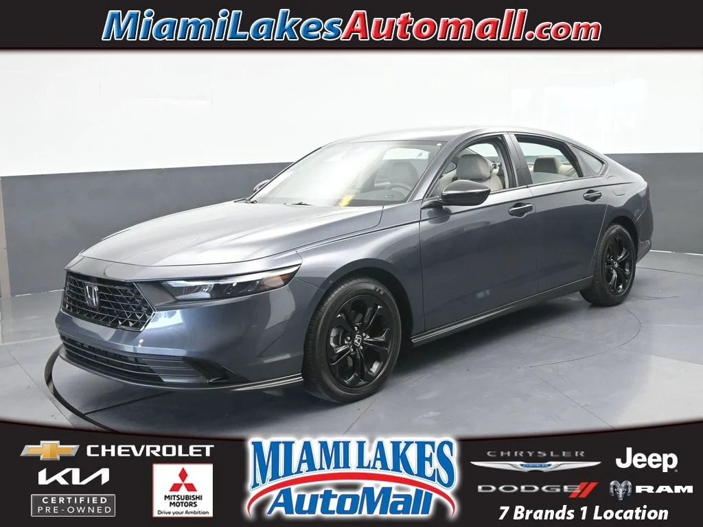 Used 2025 Gray Honda SE image 1