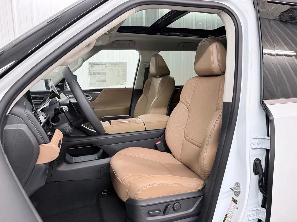 New 2027 RADIANT WHITE INFINITI Luxe 2WD image 12
