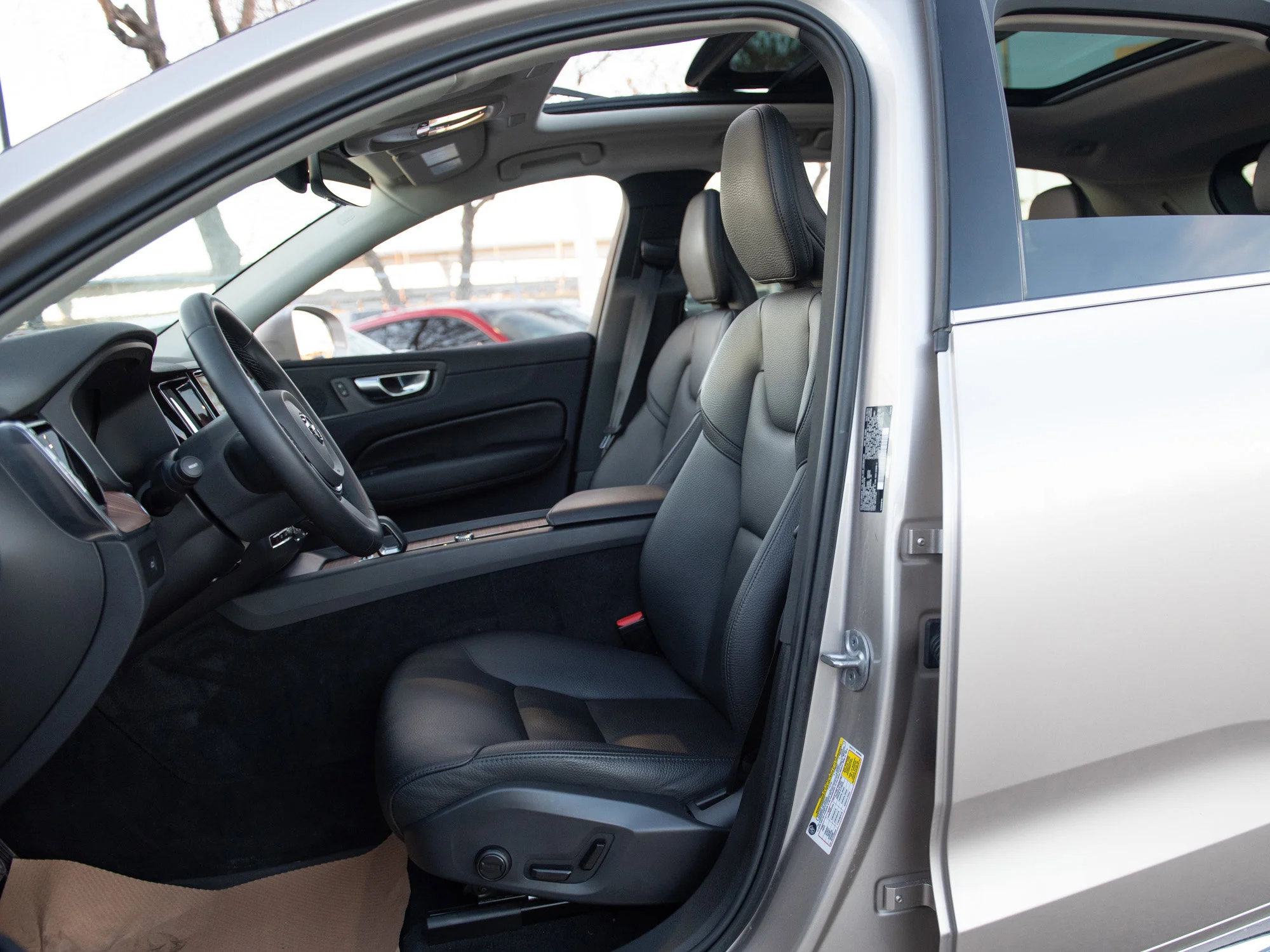 Certified Used 2023 Silver Volvo Plus Bright Theme * No Accidens | Heated Seats | Panoramic Roof | Apple CarPlay image 3
