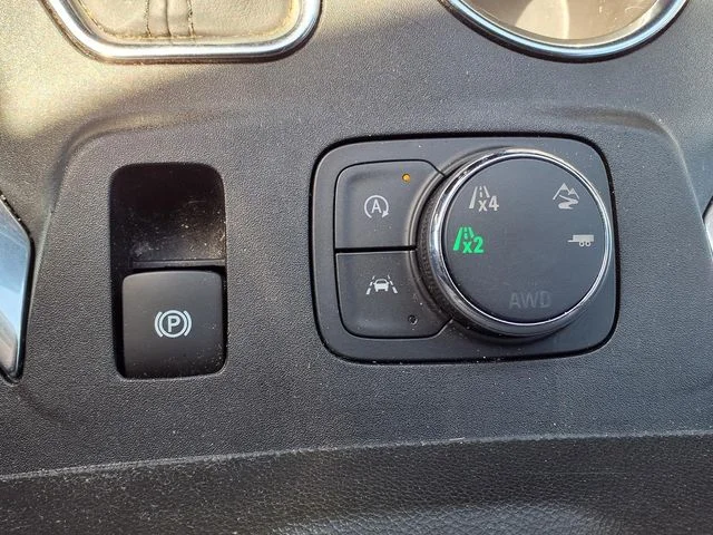 Used 2023 White Chevrolet Premier image 21