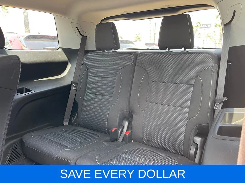 Used 2023 White GMC SLE image 17