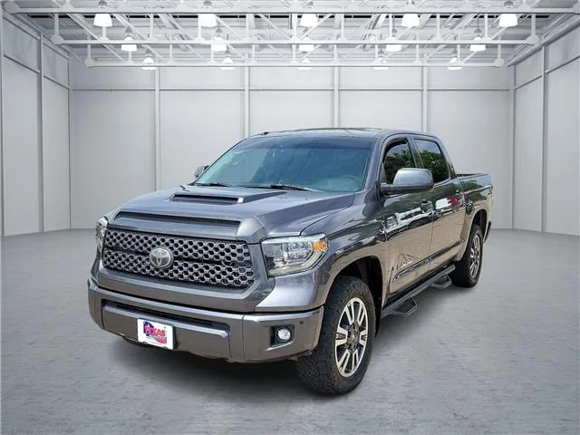 Used 2018  Toyota  image 1