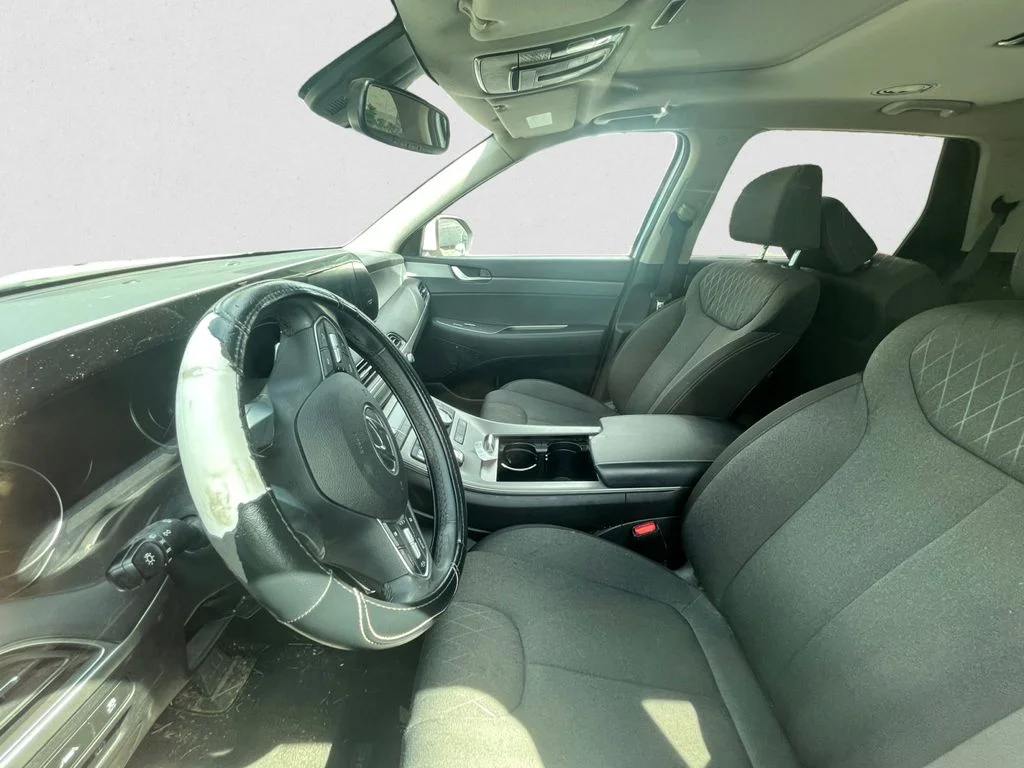 Used 2021 White Hyundai SEL image 4