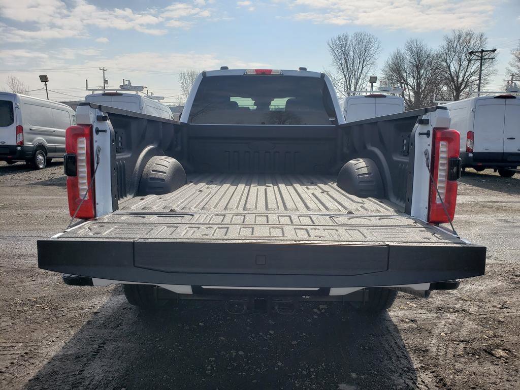 New 2026 Oxford White Ford F-350® XLT image 5