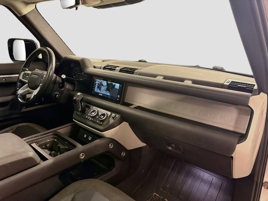 Used 2021  Land Rover SE image 30
