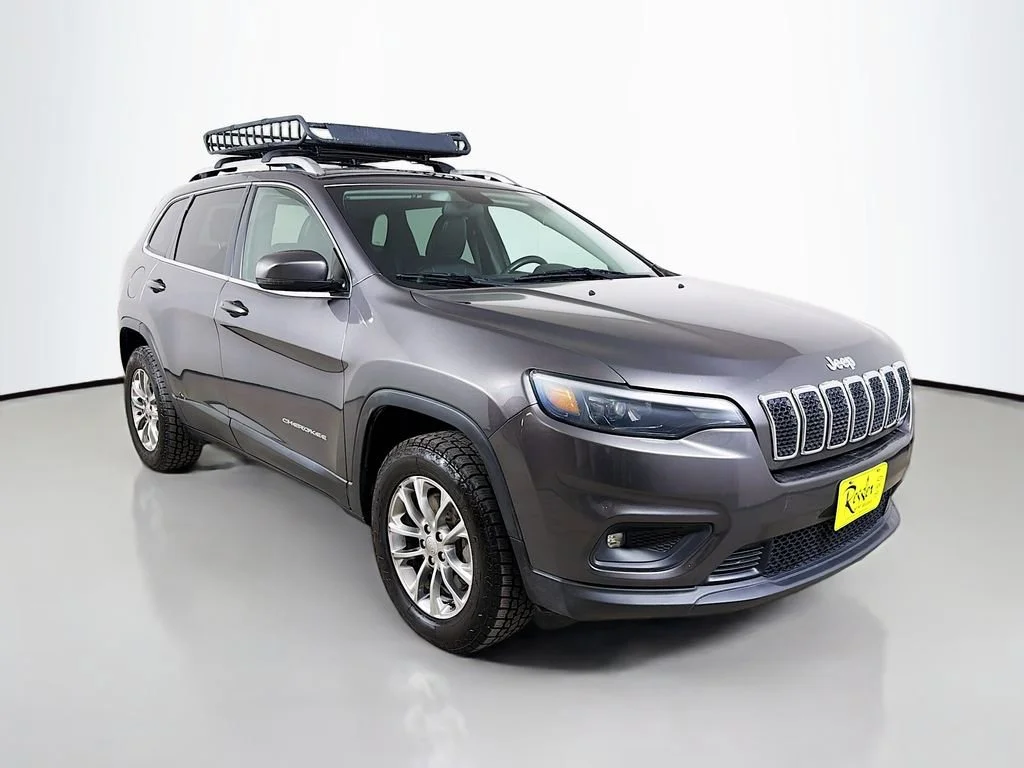 Used 2019  Jeep Latitude Plus image 4