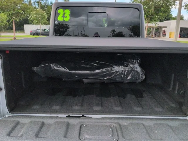 Used 2023 Silver Jeep Mojave image 13