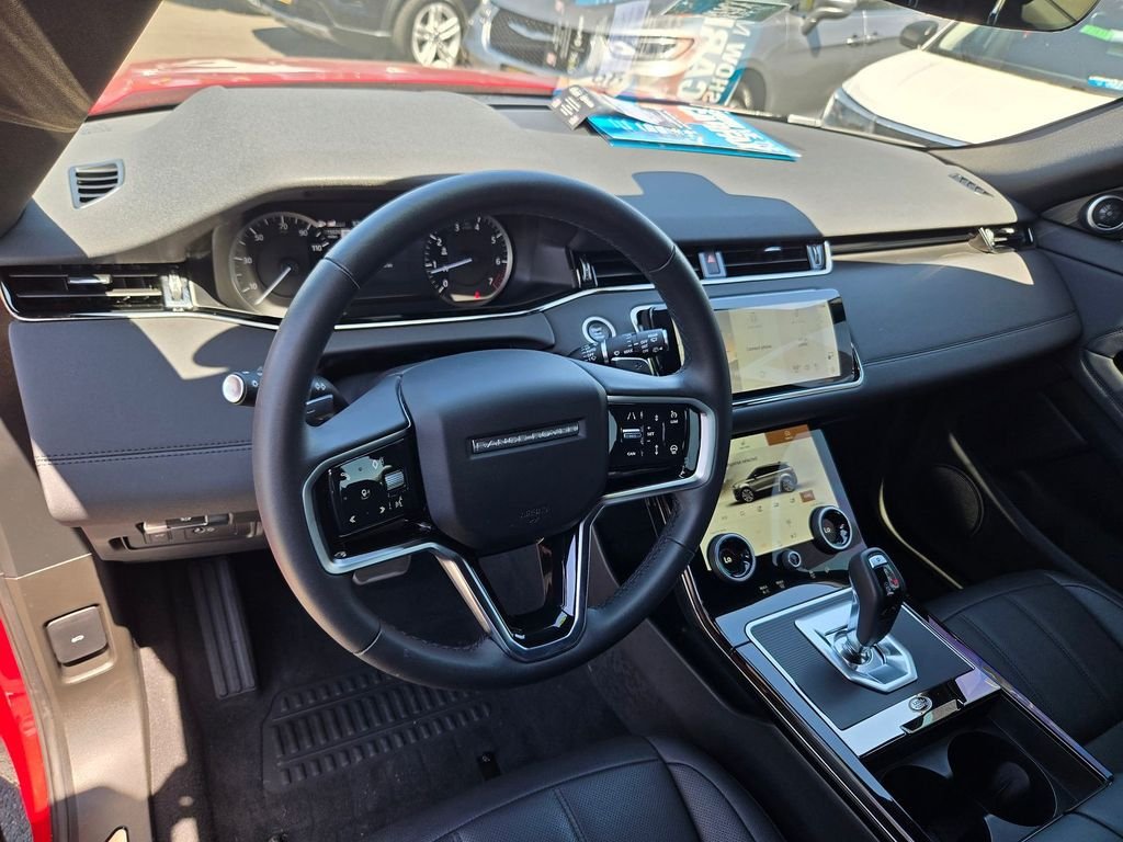 Used 2023 Red Land Rover R-Dynamic SE image 6