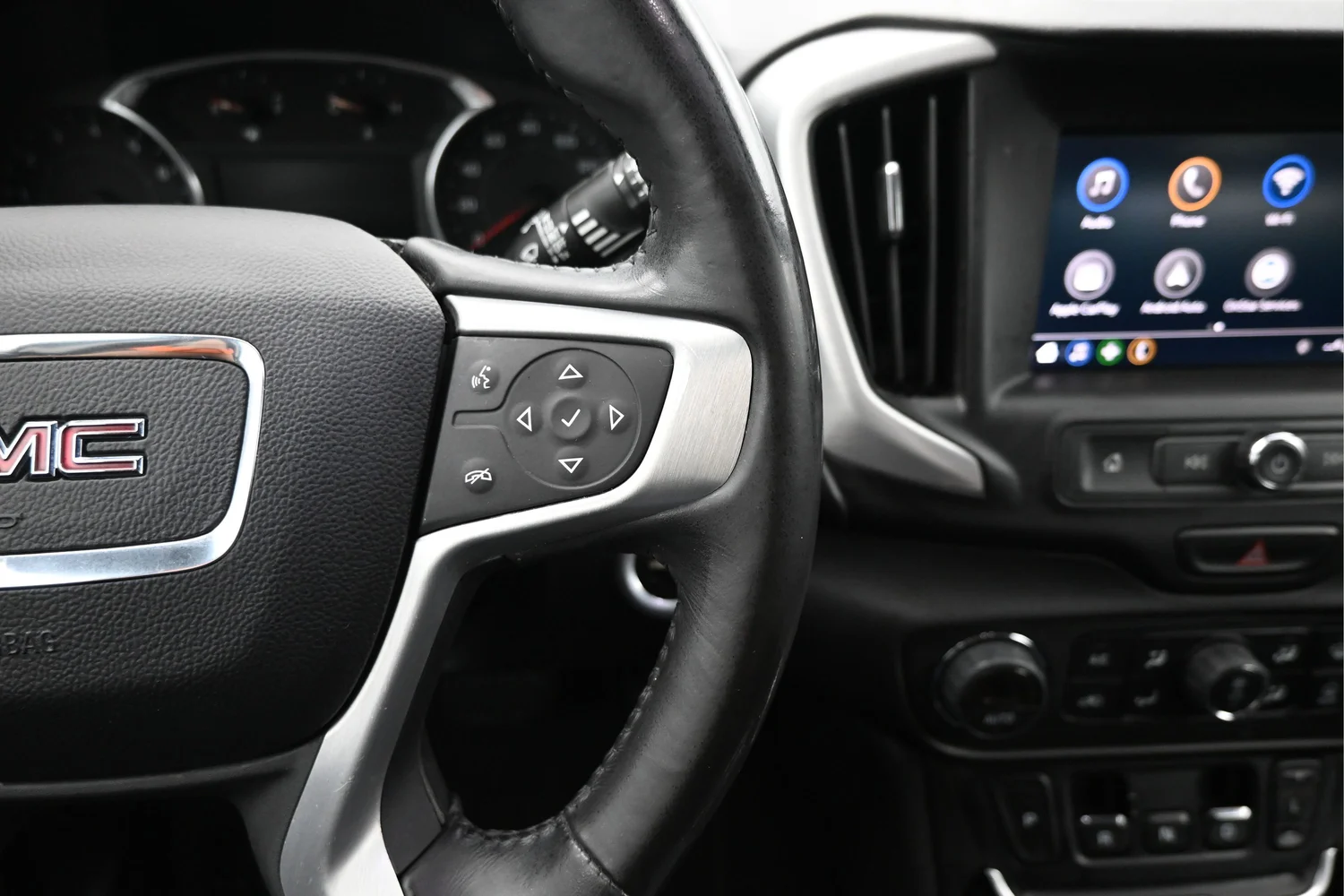 Used 2020 Black GMC SLE image 15