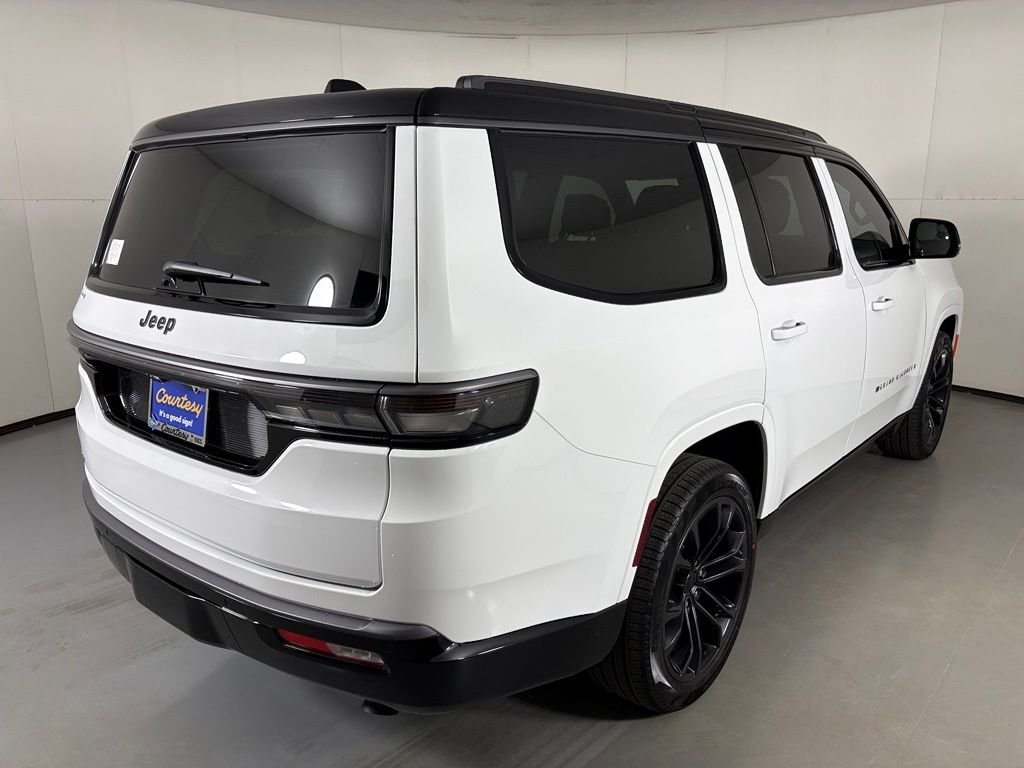 New 2026 Bright White Clear-Coat Exterior Paint Jeep Summit Reserve image 8