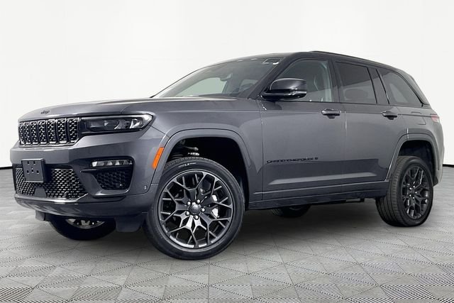 Used 2025 Gray Jeep Summit image 1