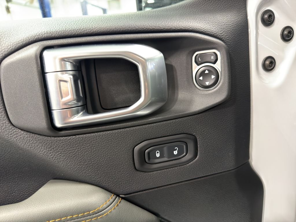 Used 2024 Bright White Clearcoat Jeep Mojave X image 21