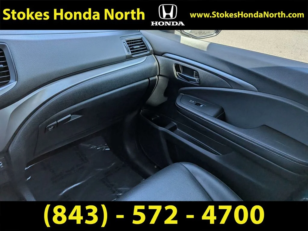 Used 2017  Honda RTL image 17