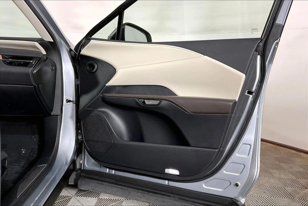Used 2023  Lexus 350 image 23