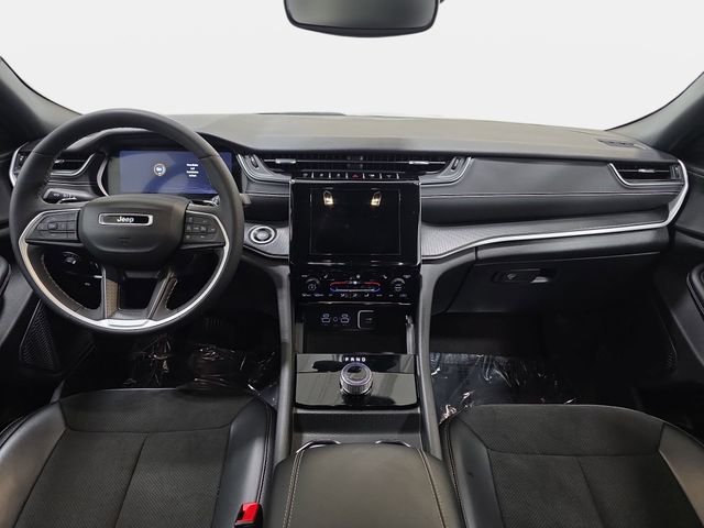 Used 2024 Silver Jeep Altitude X image 10