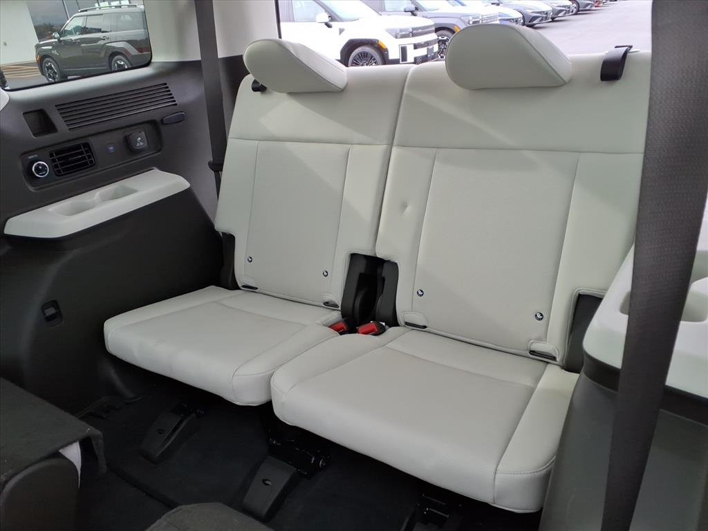 Used 2024 Rockwood Green Pearl Wg2 Hyundai Calligraphy image 6