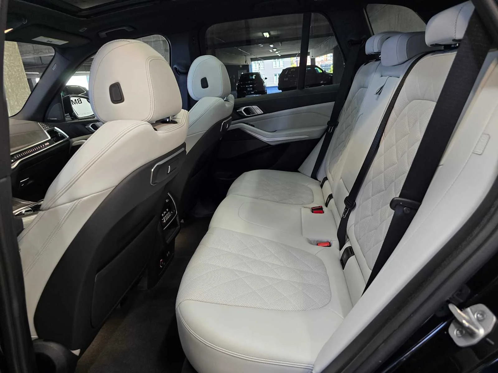 Used 2024 Black Sapphire Metallic BMW xDrive50e image 27