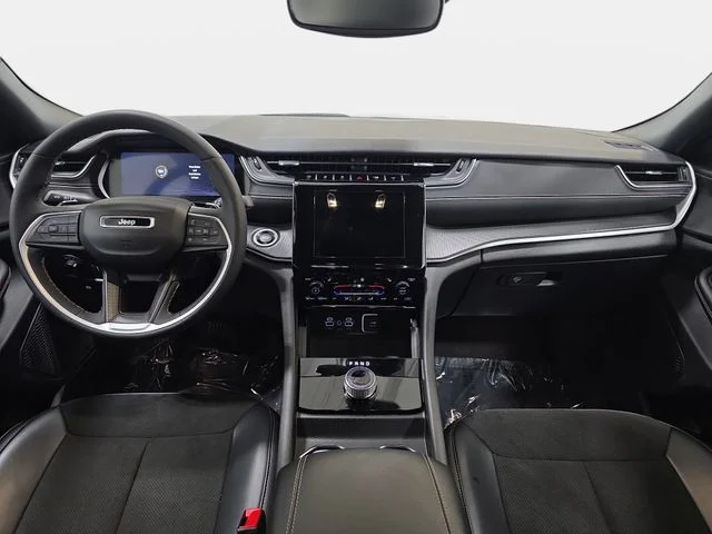 Used 2024 Silver Jeep Altitude X image 10